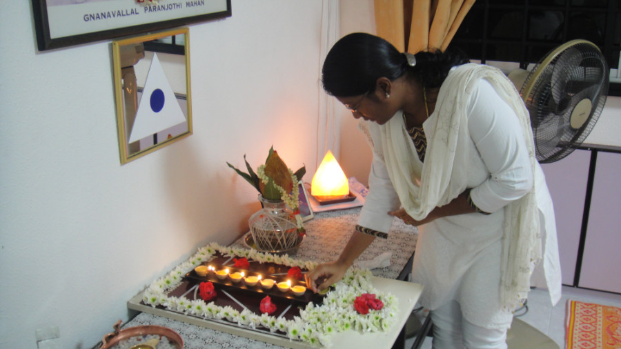 5 Light Up Astha Deepam by Mei Ganaselvi Kavitha Senthil 